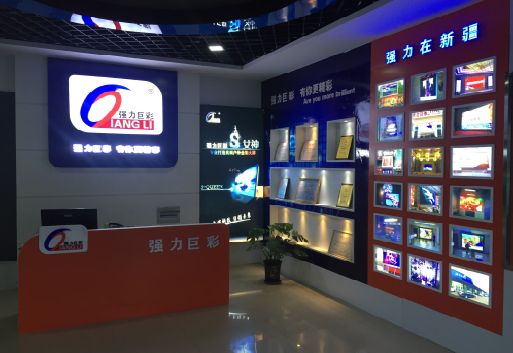 威远整体显示屏店招的作用。