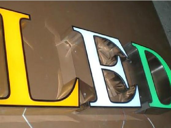 威远介绍LED招牌的基础知识。